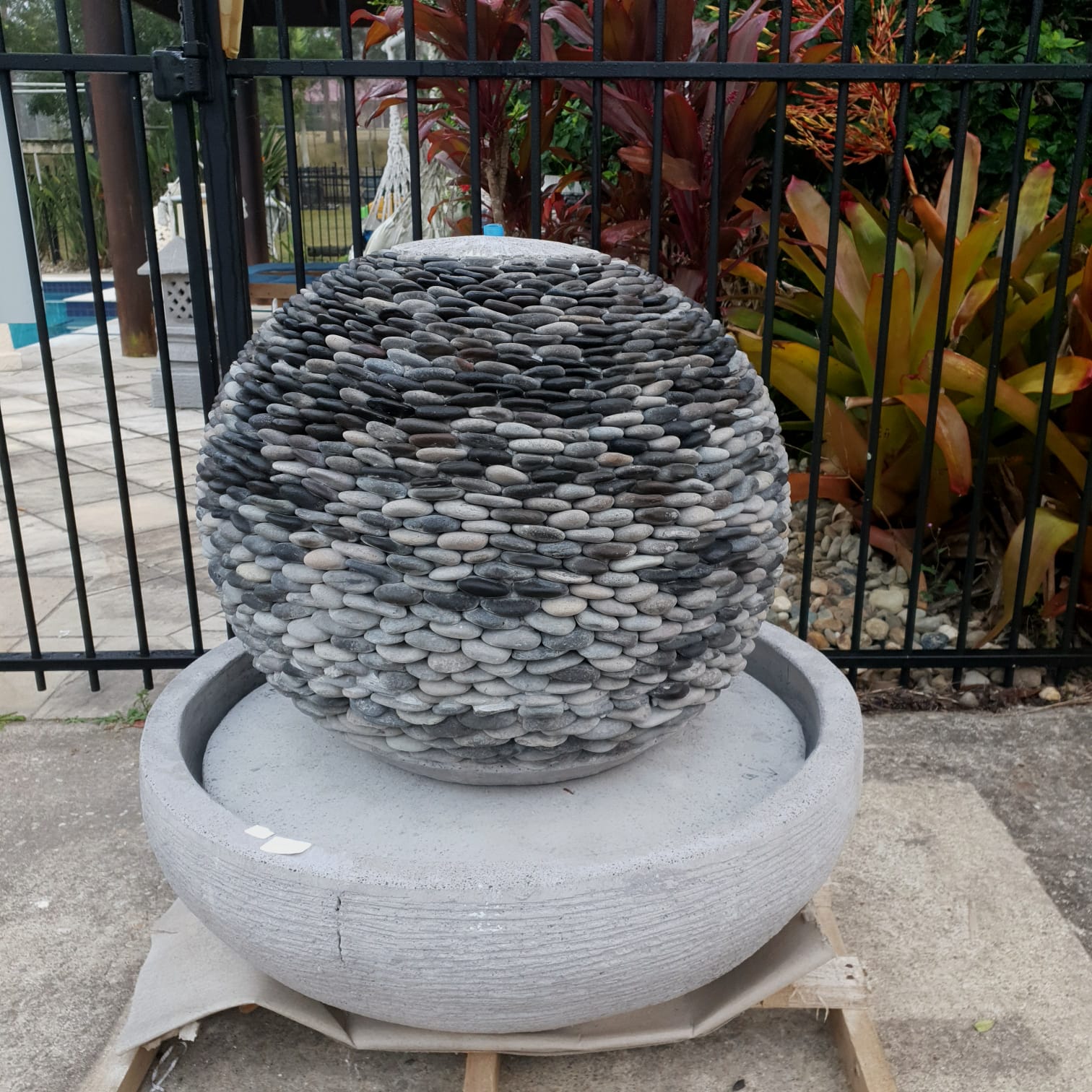 Round pebble water feature 